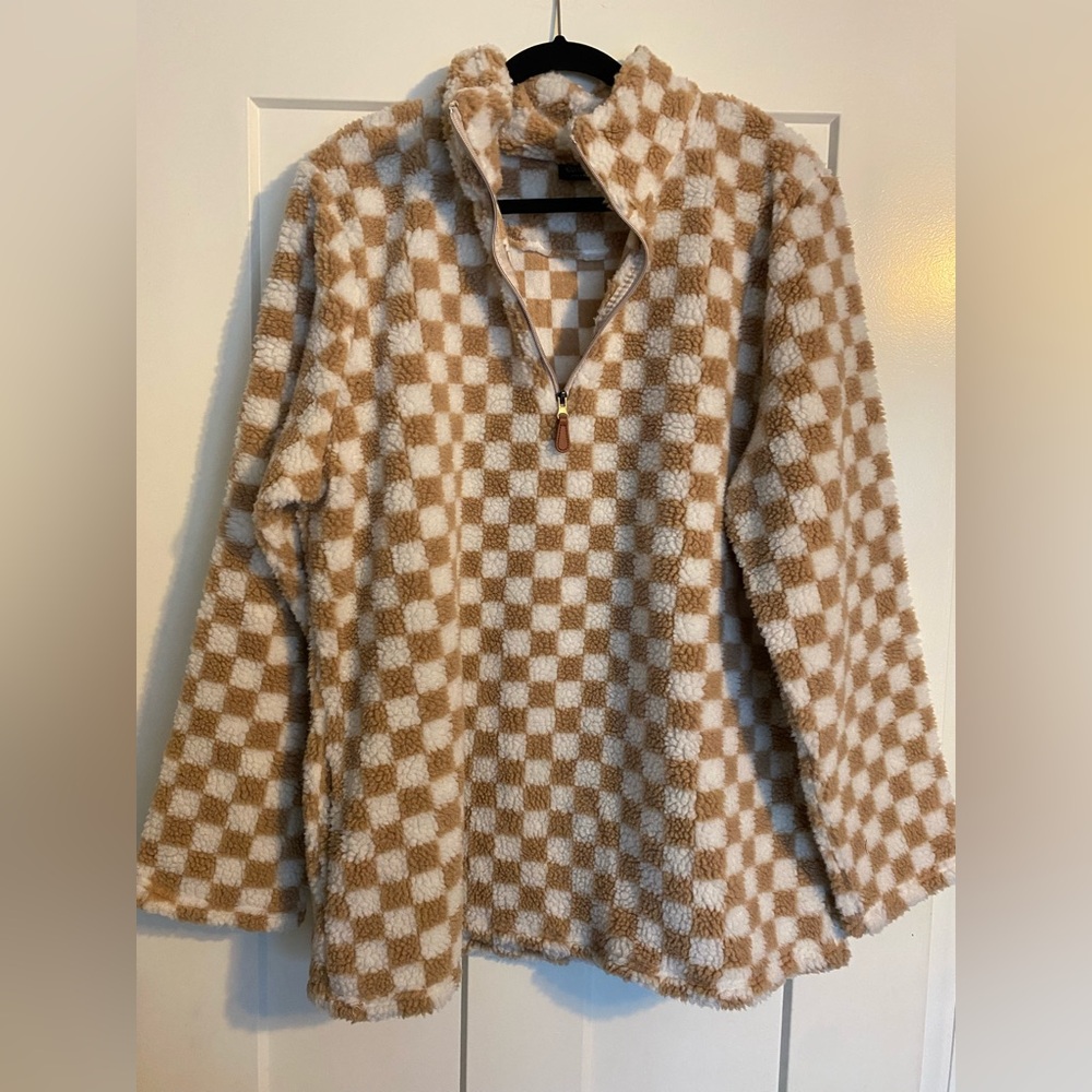 Checkered pullover